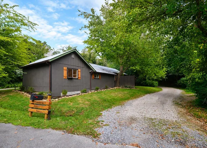 Steps From Downtown Pigeon Forge Parkway + Private Hottub And Firepit - Wifi - Firefly Bungalows