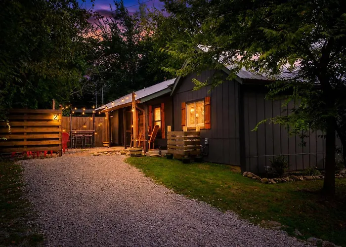 Steps From Downtown Pigeon Forge Parkway + Private Hottub And Firepit - Wifi - Firefly Bungalows