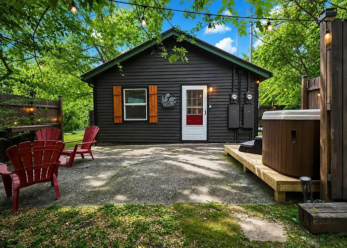 Steps From Downtown Pigeon Forge Parkway + Private Hottub And Firepit - Wifi - Firefly Bungalows