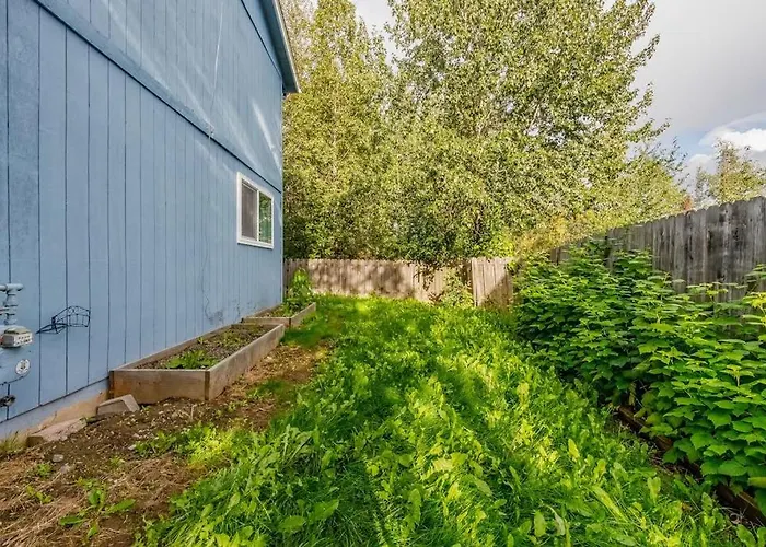 Quiet Anchorage Neighborhood Home W Walking Trail