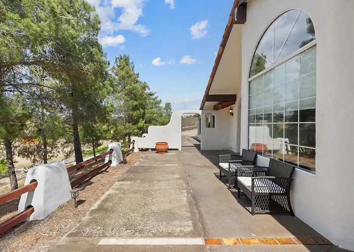 Winery Getaway With Spa And Amazing Hilltop View