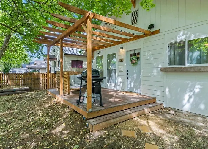 Modern Gatsby 2B15B Caldwell Near Golf Course!