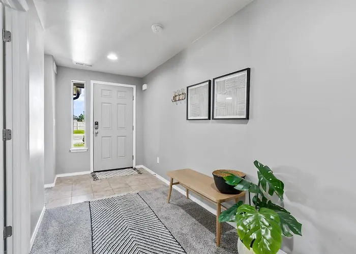 Stoddard Trailhead Central Nampa Home - Sleeps 10