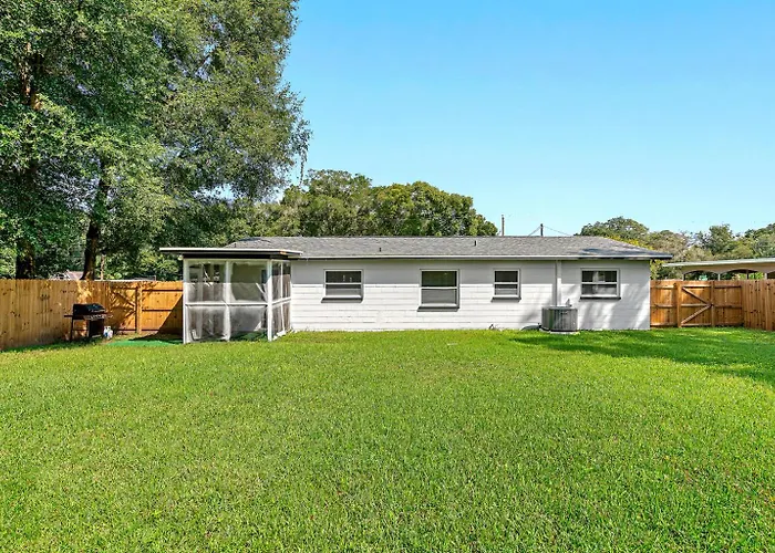 Renovated 3Br, Fenced Yard, Brandon Sleeps 8, 20 Min To Tampa, Monthly Ok