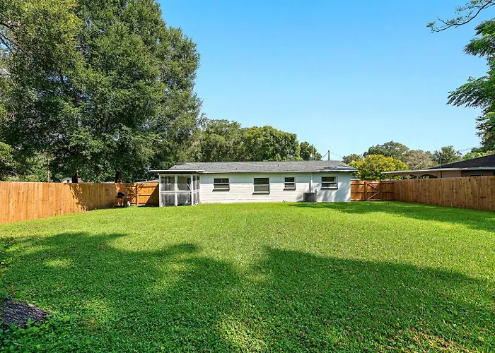 Renovated 3Br, Fenced Yard, Brandon Sleeps 8, 20 Min To Tampa, Monthly Ok
