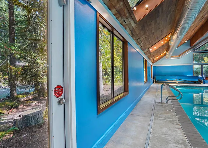 Mt Baker Den, Sleeps 4