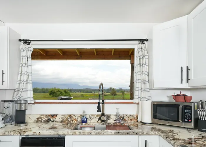 Frontier Farmhousemountain Views, Hot Tub & Sauna