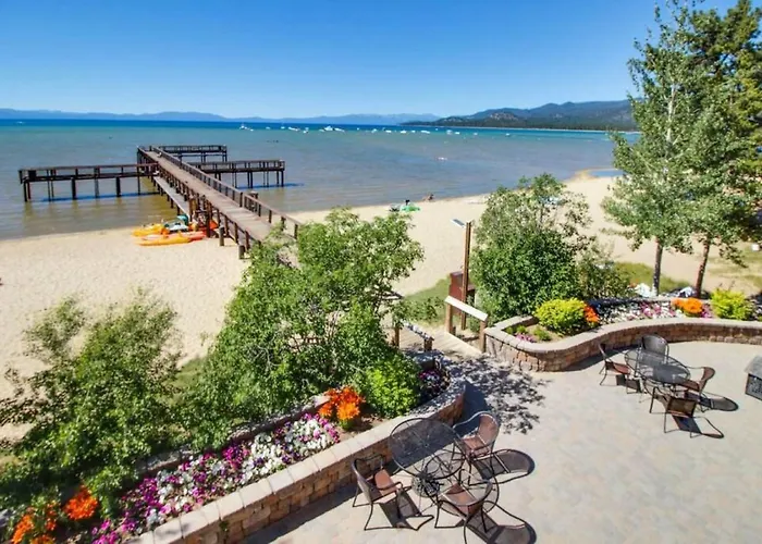 Heavenly Lakeside Retreat Close To Downtown