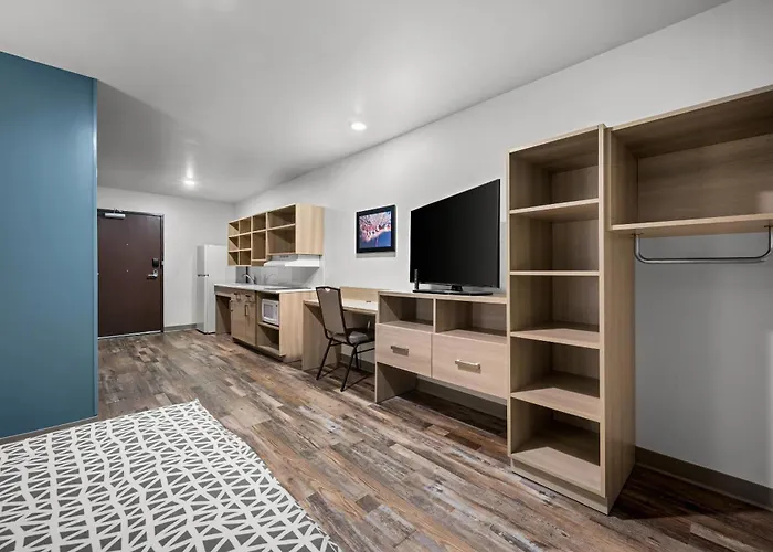 Woodspring Suites Dearborn Detroit