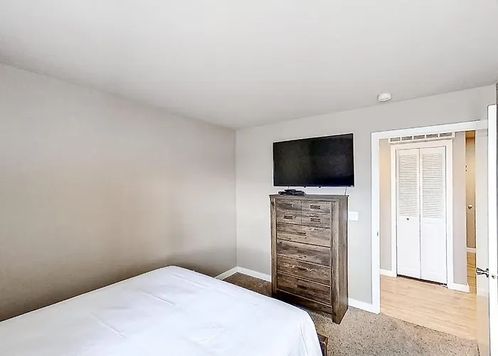 Lake Chelan Shores Sleek Stunner 19 To 4