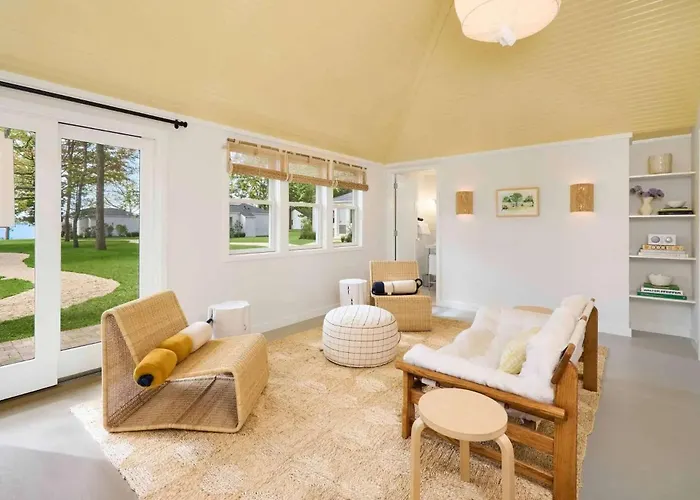Silver Sands Motel & Beach Bungalows