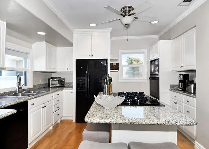 313 E Bay Ave B