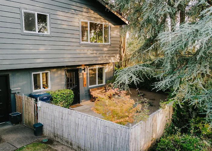 Zen Garden Retreat 2Queen 2Full Sized Beds Near Uo Fast Wi-Fi Sunset Views