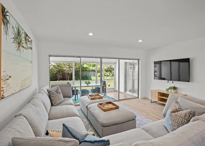 Steps To Beach! 4 Condos In 1- Perfect For Groups
