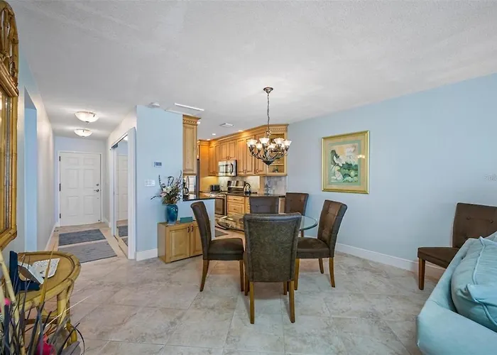Oceanfront View Of Madeira Beach, Steps To The Beach - Madeira Norte Condo