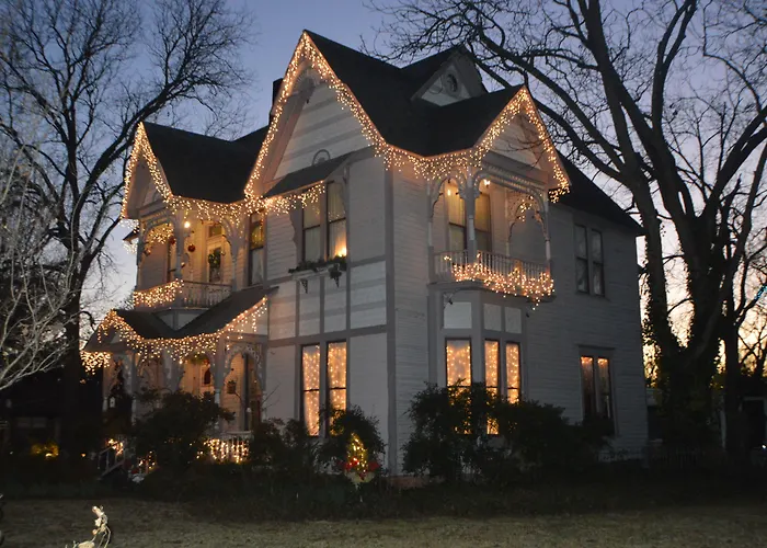 Carleton House Bed And Breakfast