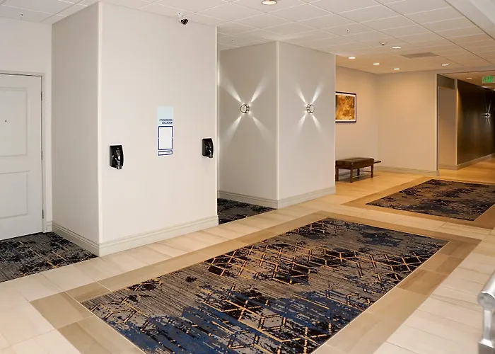 Holiday Inn Express & Suites - Aurora Medical Campus By Ihg