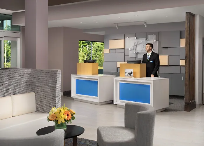Holiday Inn Express & Suites - North Brunswick By Ihg