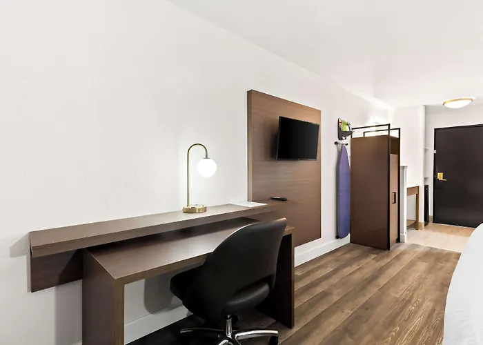 Surestay Hotel By Best Western Groves