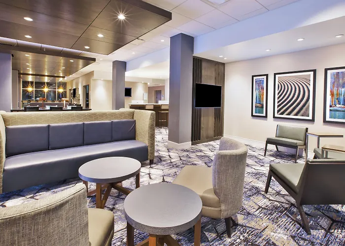 Holiday Inn Express & Suites Okemos - University Area By Ihg