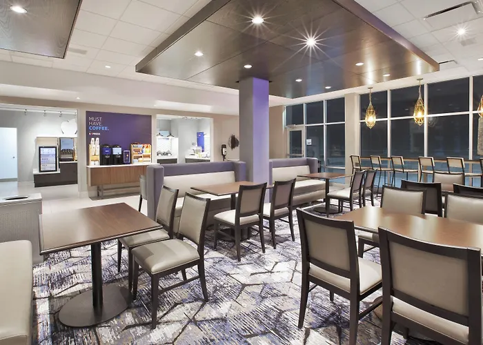 Holiday Inn Express & Suites Okemos - University Area By Ihg
