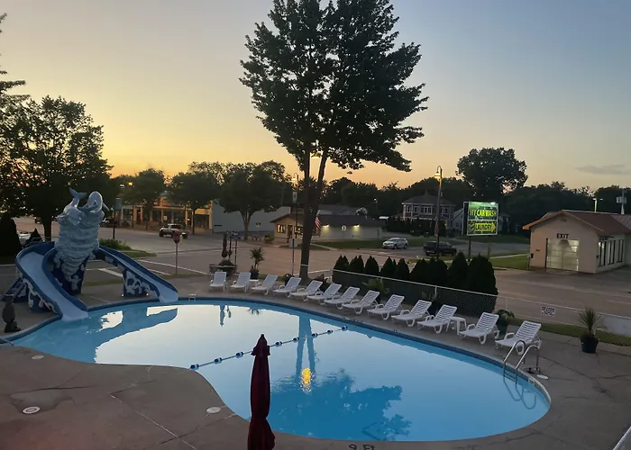 Colonial Motel