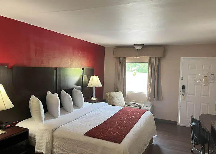 Pinetree Inn