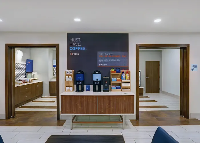 Holiday Inn Express & Suites - Lenexa - Overland Park Area By Ihg