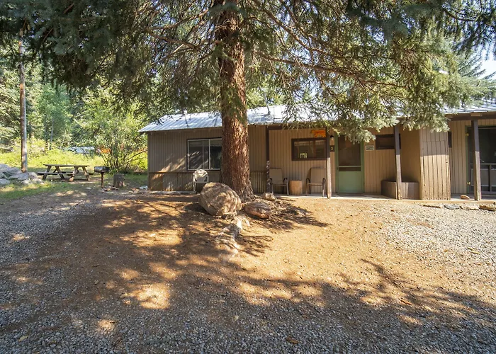 Bear Paw Lodge & Vacation Homes