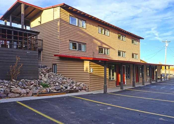 Four Seasons Lodge