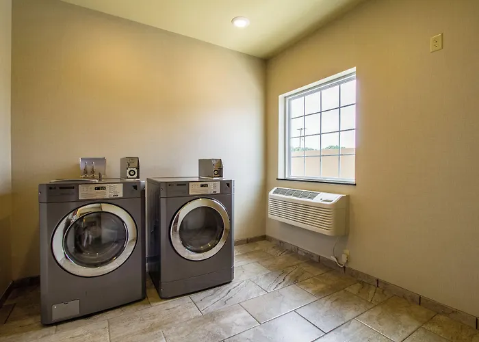Cobblestone Hotel & Suites - Orrville