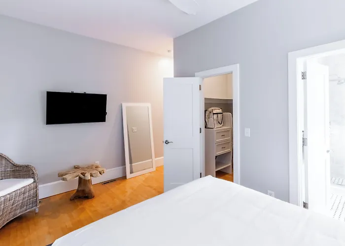The Newport Lofts - 194 Thames Street