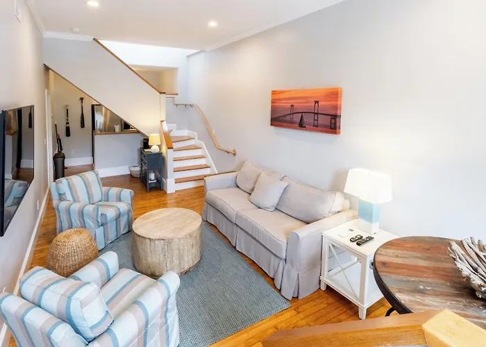 The Newport Lofts - 194 Thames Street