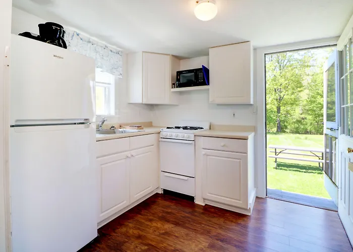 Carriage House Motel Cottages & Suites