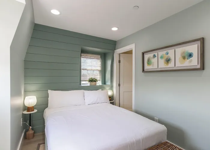 The Newport Lofts - 617 Thames Street
