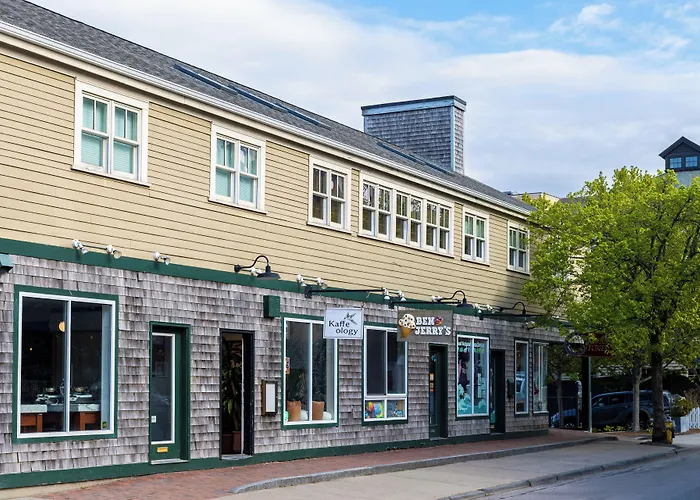 The Newport Lofts - 359 Thames Street