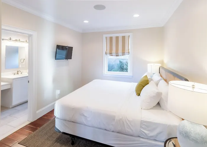 The Newport Lofts - 546 Thames Street