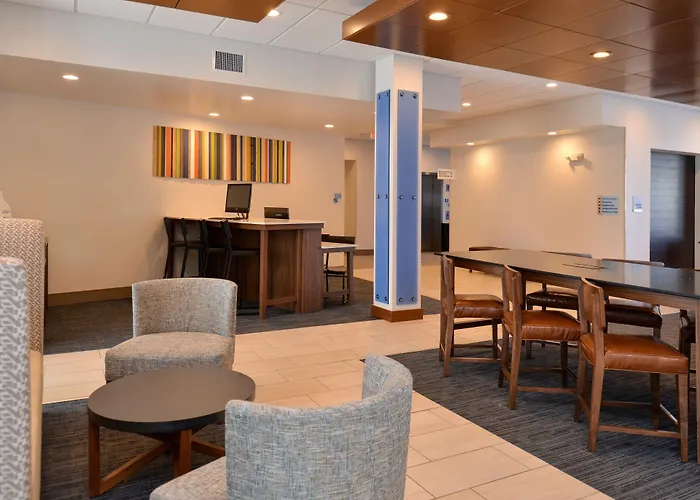 Holiday Inn Express & Suites - Brighton South - Us 23 By Ihg