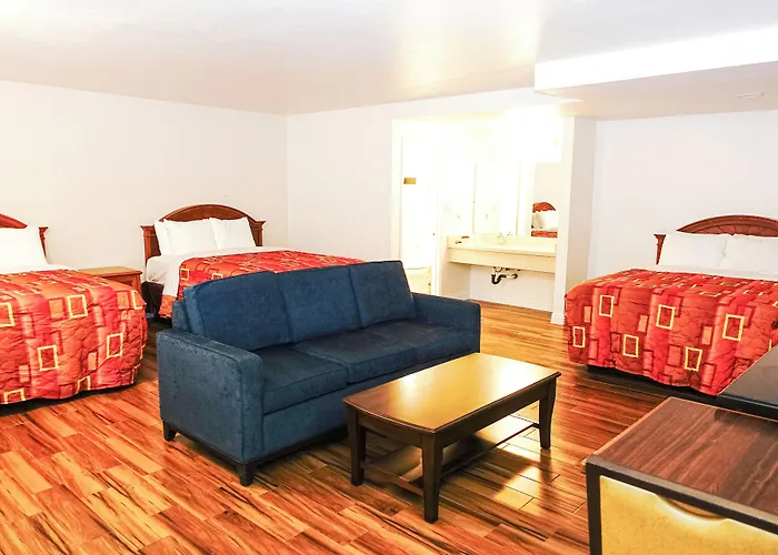 Tropic Lodge