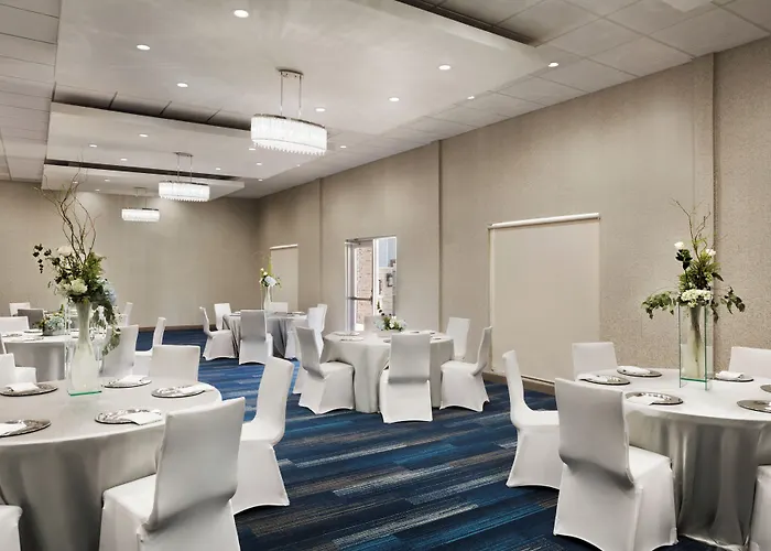 Holiday Inn Express & Suites - Mcallen - Medical Center Area By Ihg