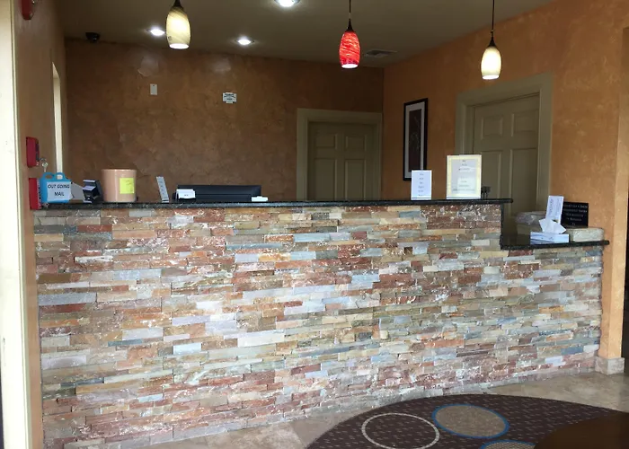 Pearsall Inn And Suites