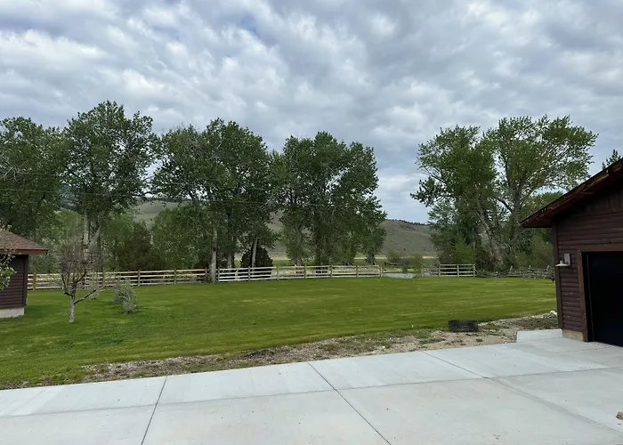 Sportsman Lodge Melrose Mt