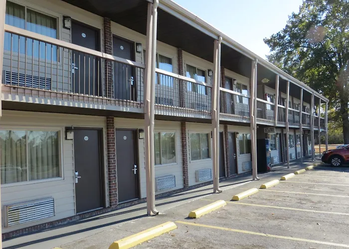 Redwood Inn