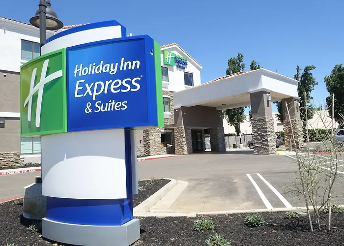 Holiday Inn Express & Suites Brentwood By Ihg