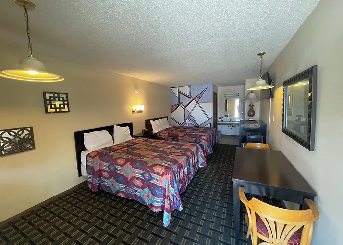 Holiday Pines Motel