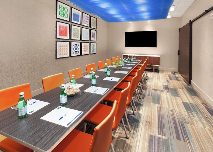 Holiday Inn Express & Suites - Sterling Heights-Detroit Area By Ihg