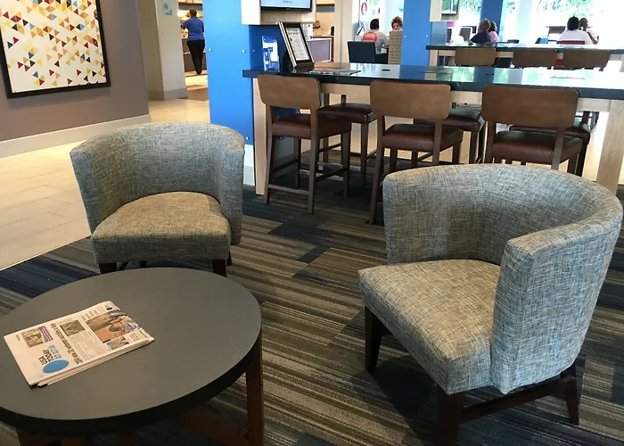 Holiday Inn Express & Suites Oswego By Ihg