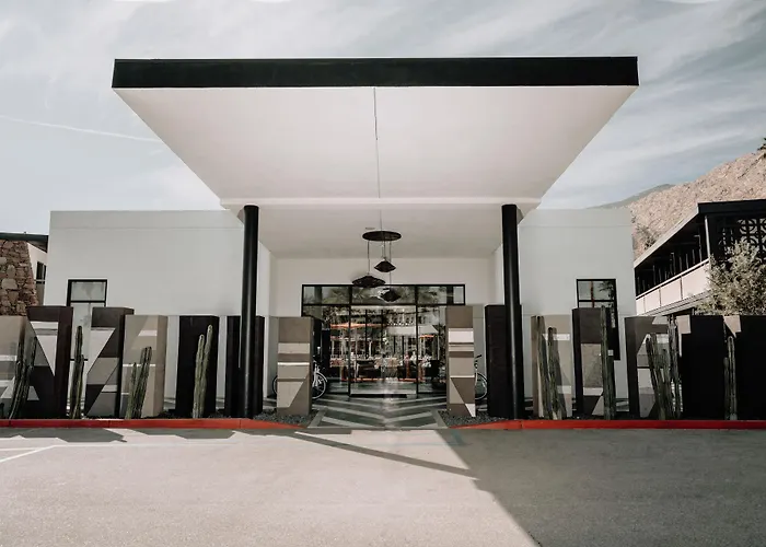 V Capri Palm Springs, A Dolce By Wyndham
