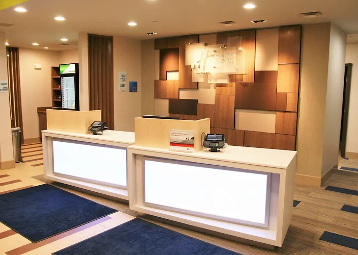 Holiday Inn Express & Suites Clarion By Ihg