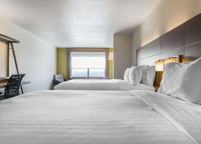 Holiday Inn Express & Suites Clarion By Ihg
